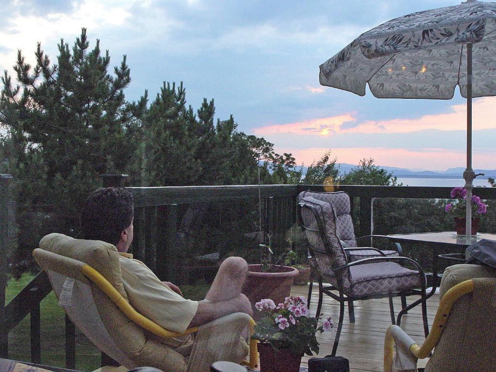 Gite La Halte Du Verger Bed And Breakfast Riviere-du-Loup Ngoại thất bức ảnh