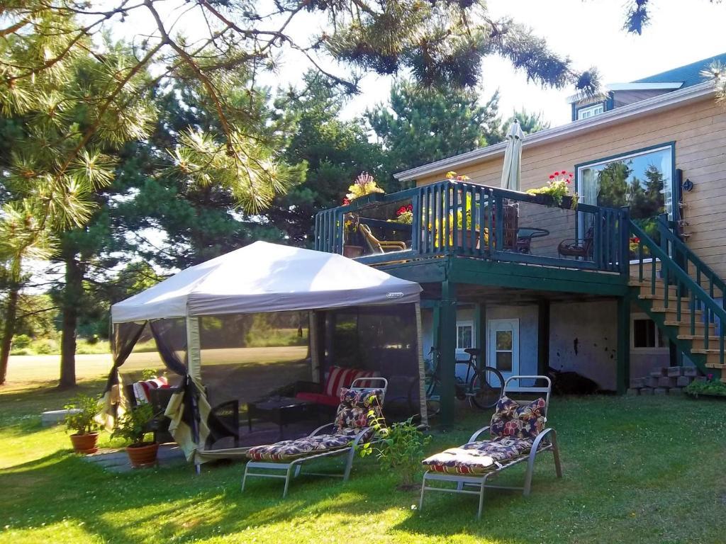 Gite La Halte Du Verger Bed And Breakfast Riviere-du-Loup Ngoại thất bức ảnh