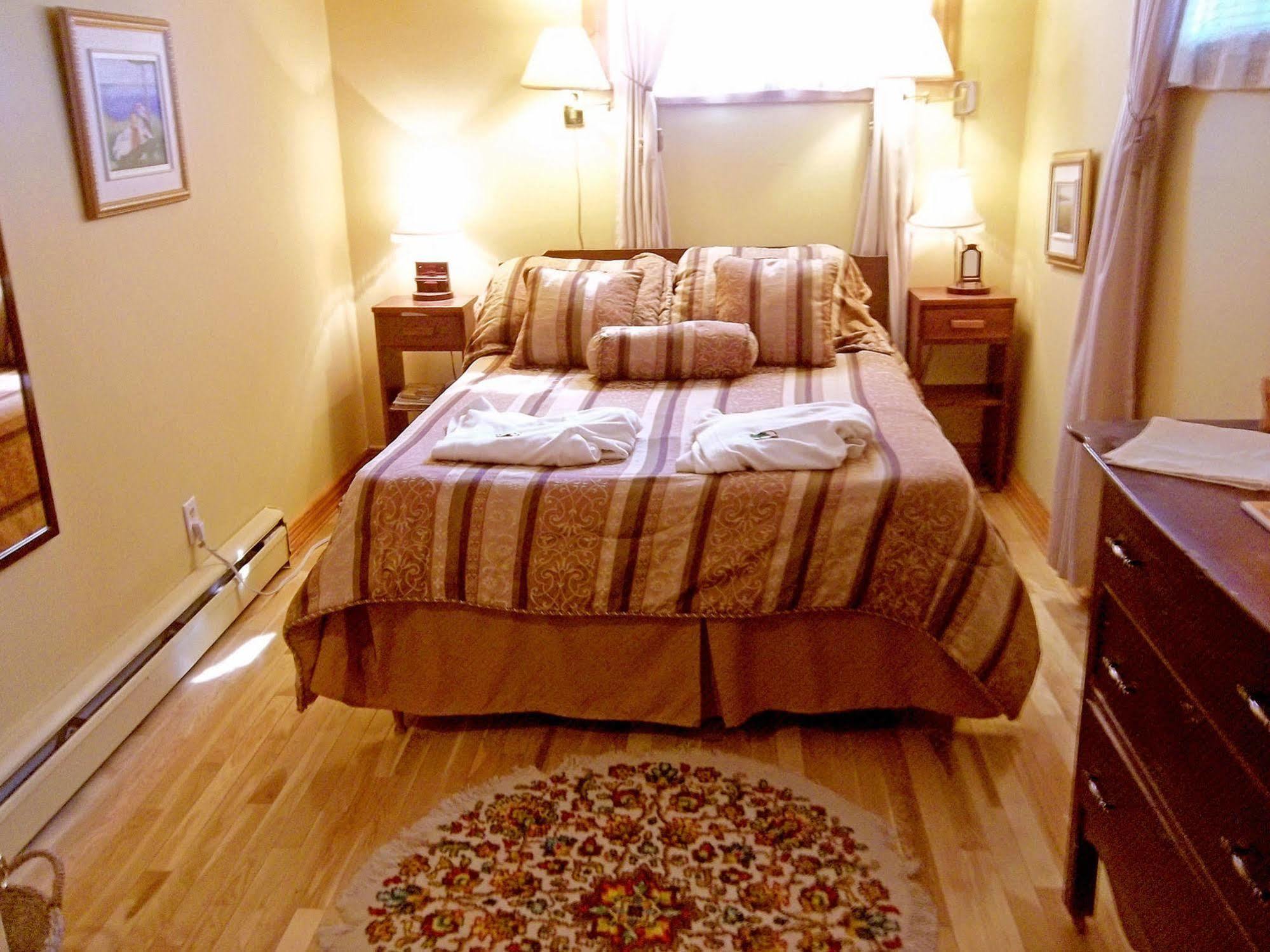 Gite La Halte Du Verger Bed And Breakfast Riviere-du-Loup Ngoại thất bức ảnh